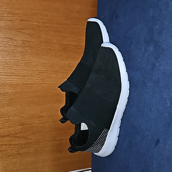 Men's Athletic Works Slip On Athletic Shoes - Size 10.5 - Picture 2 of 8